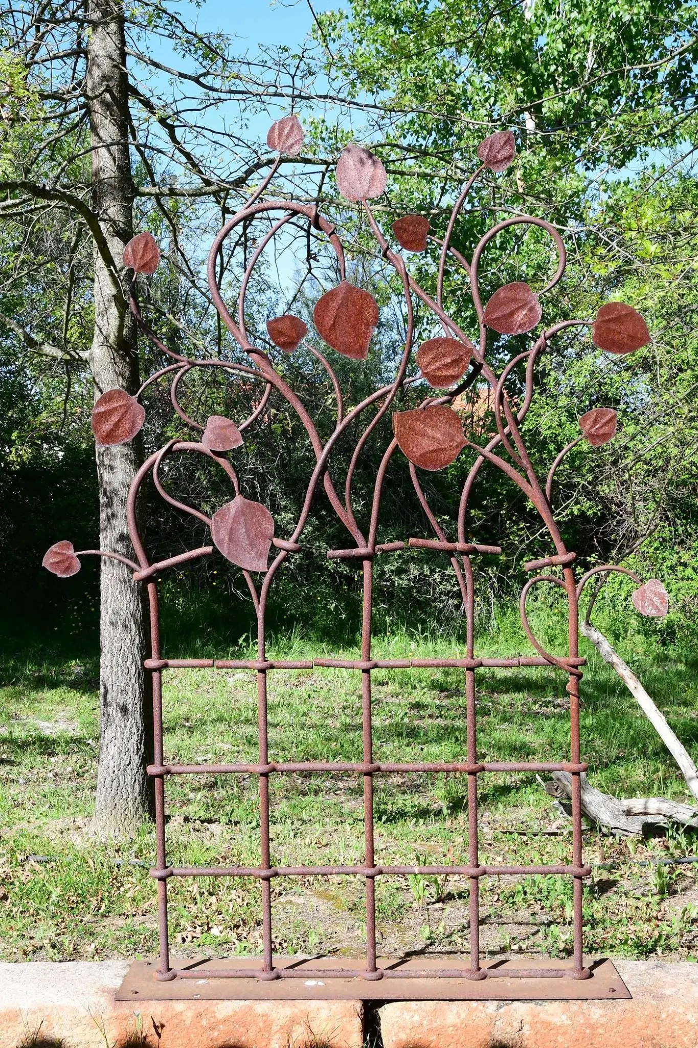 Quinta dos Trevos elemento escultórico em ferro