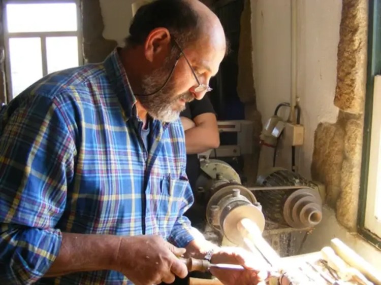 Artes e ofícios na Quinta dos Trevos experiências de iniciação ao torno