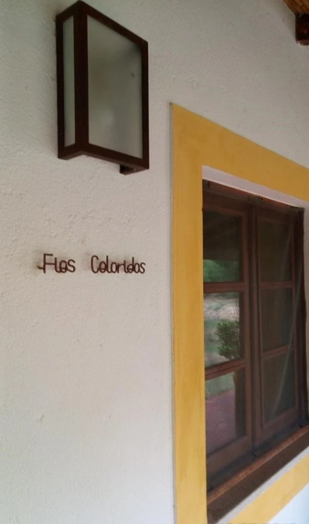 Quinta dos Trevos quarto Fios Coloridos nome na entrada