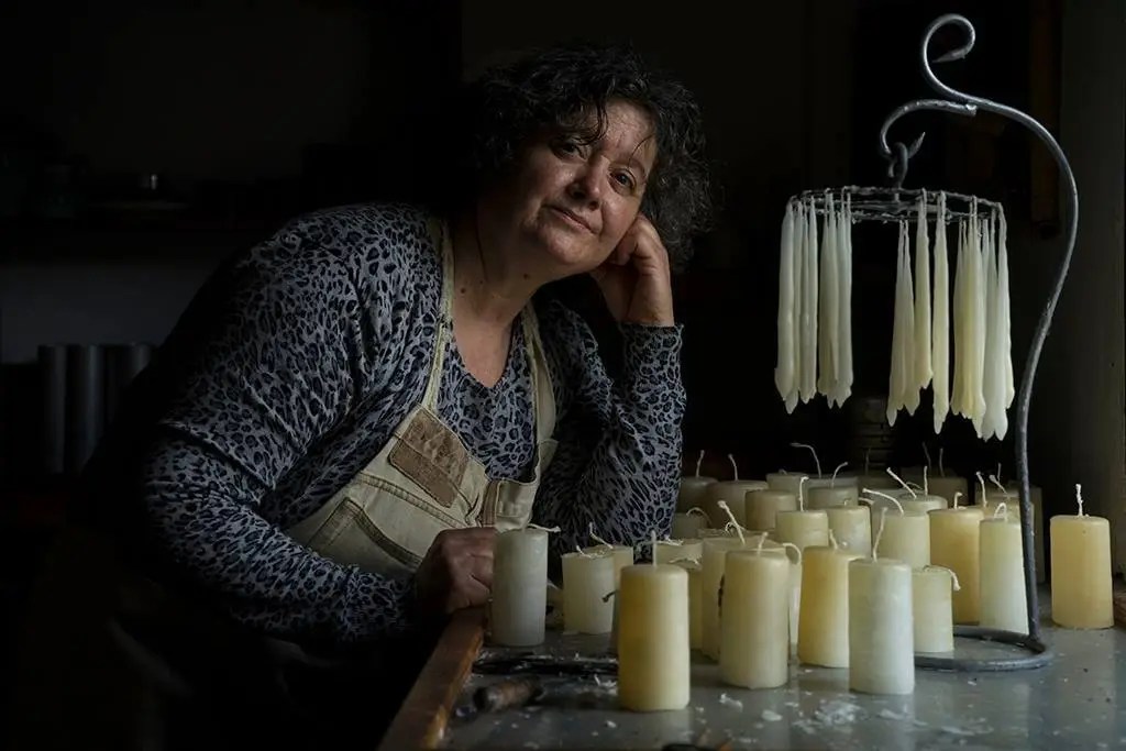 Quinta dos Trevos oficina de fabrico de velas em cera natural, velas decorativas com motivos naturais, velas decorativas festivas em vários formatos