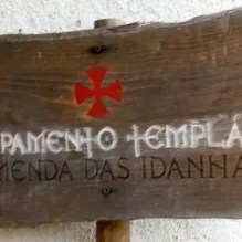 Quinta dos Trevos carpintaria placa identificativa em madeira vazada