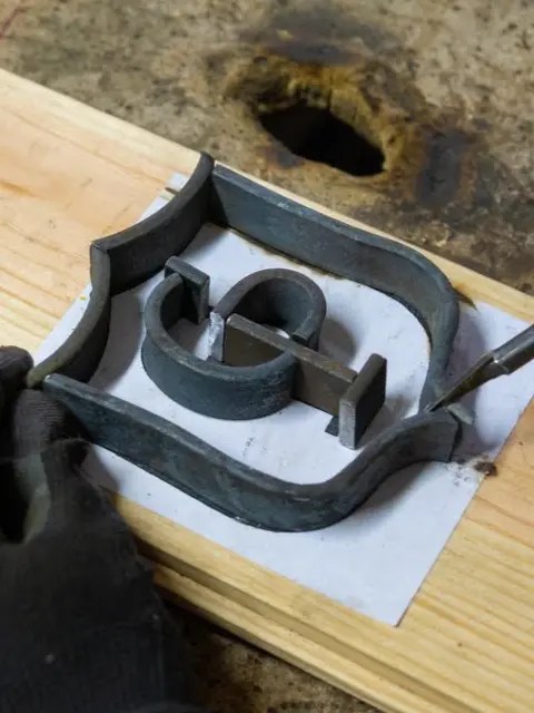 Quinta dos Trevos oficina de serralharia logótipo de empresa em ferro