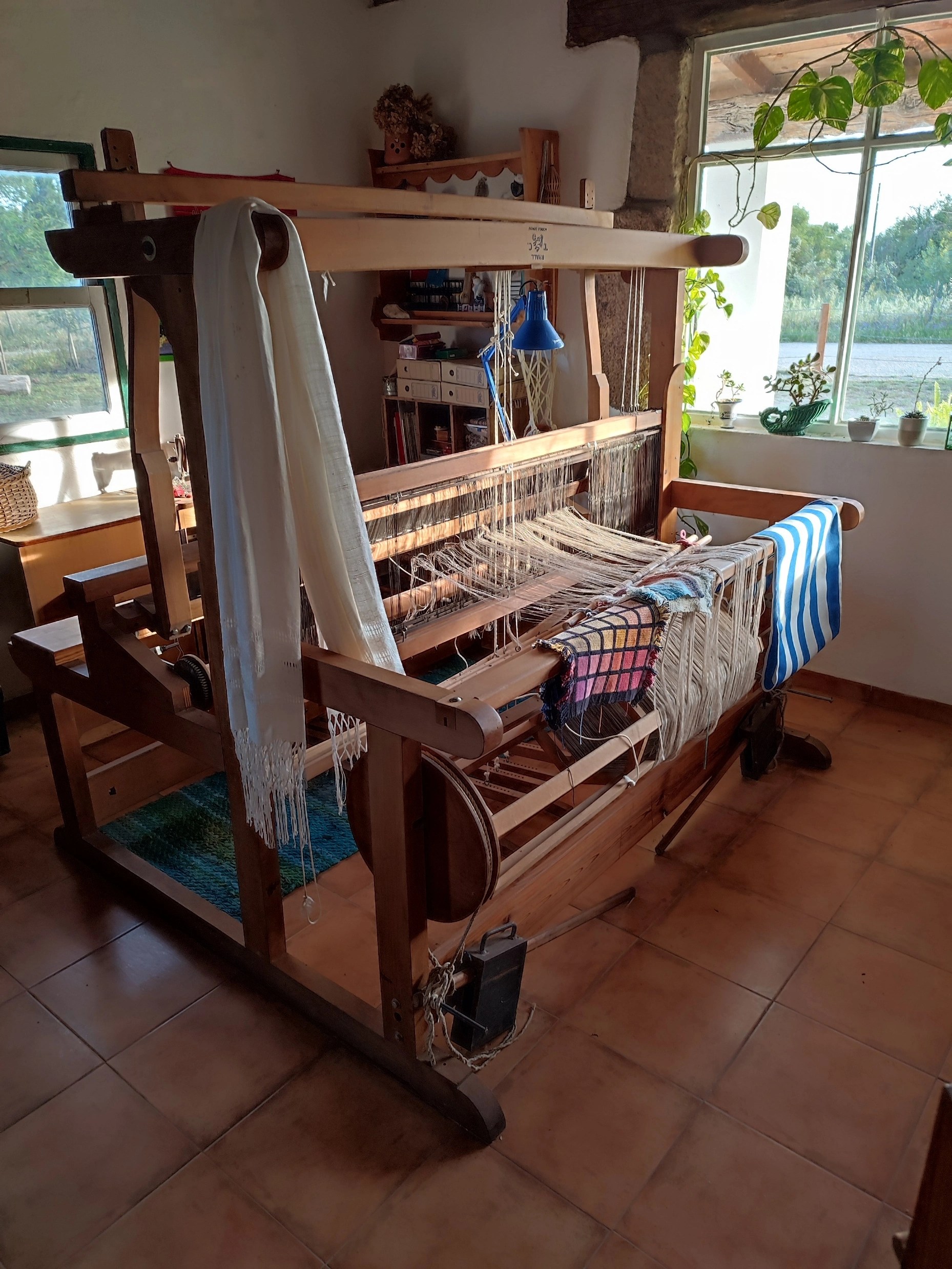 Quinta dos Trevos artes e ofícios tecelagem em tear manual