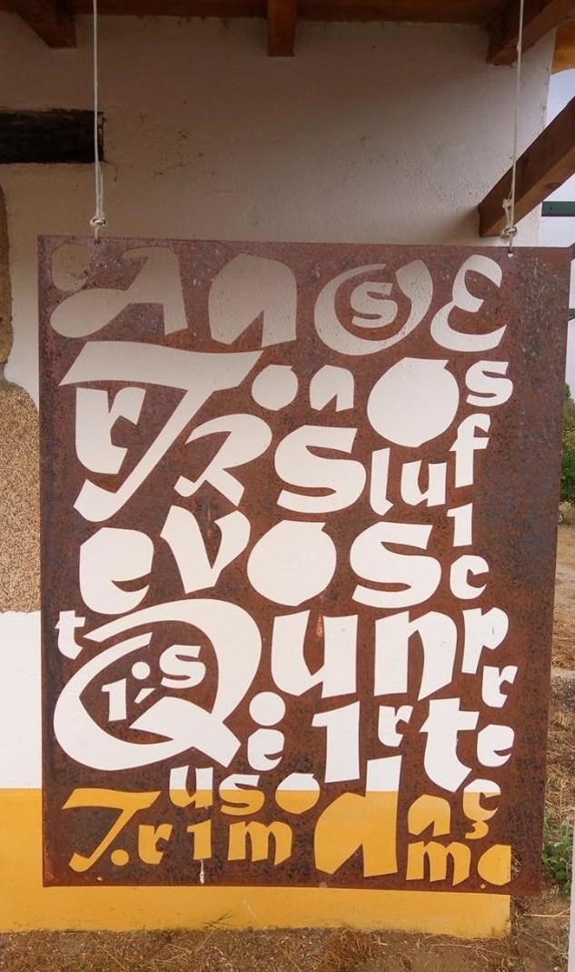 Quinta dos Trevos serralharia placa de recortes de letras para identificação